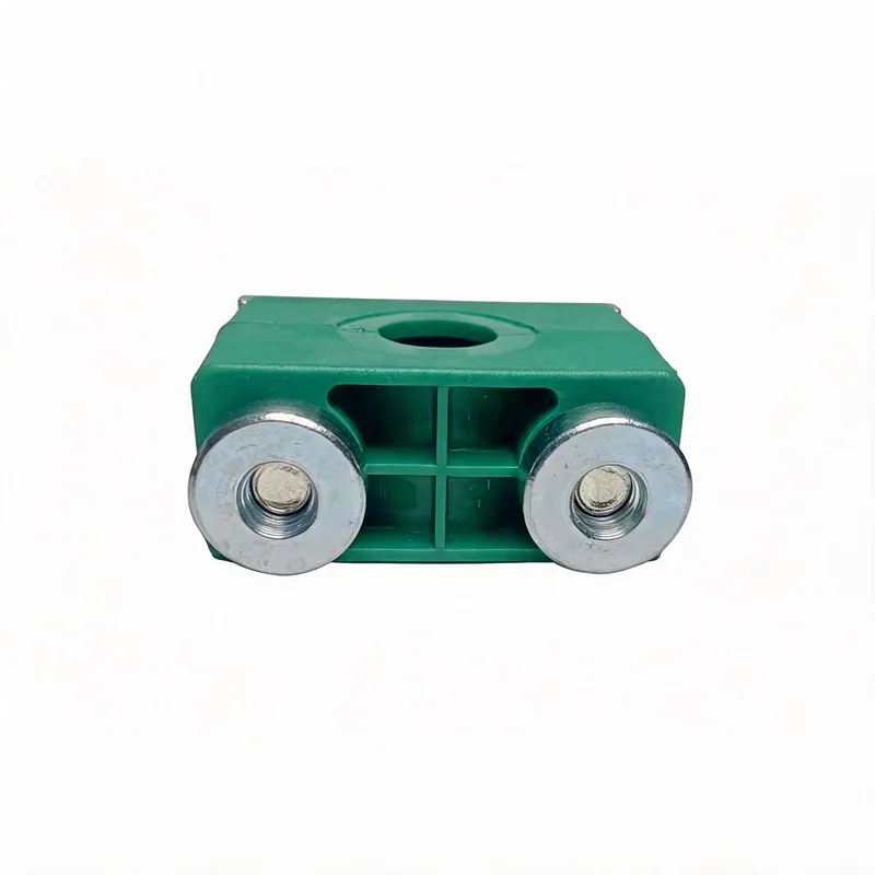 Heavy rail nut assembled with DIN 3015 pipe clamp on mounting rail